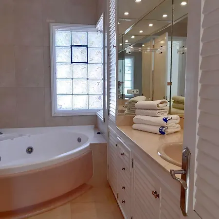 4 Bedrooms With Private Pool Enclosed Garden And Wifi At De Tirajana